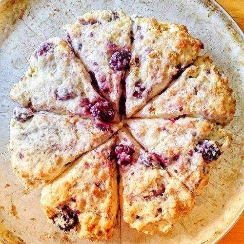 These blackberry scones are so delicious! Yummy, juicy blackberries in every bite, this is also a super easy blackberry scones recipe, with only 4 ingredients! Make these quick blackberry scones for breakfast, brunch, dessert, with your coffee or tea, or a quick snack to take on the go. They are super kid-friendly too! These simple blackberry scones don’t even require a rolling pin, and they are great for kids to help with! Try these!! | homemade scones recipe