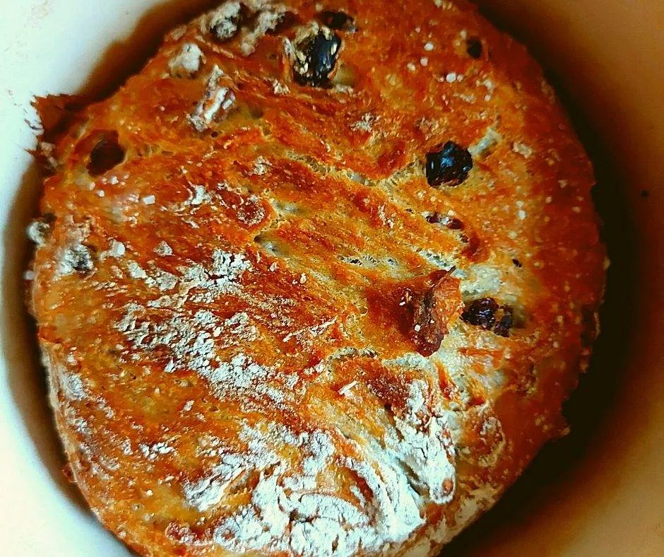 Cinnamon raisin bread
